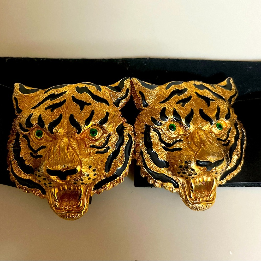 Douglas Paquette belt buckle